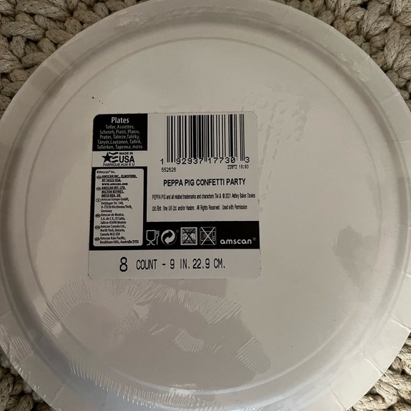 NEW Peppa pig plates & napkins - Picture 2 of 4